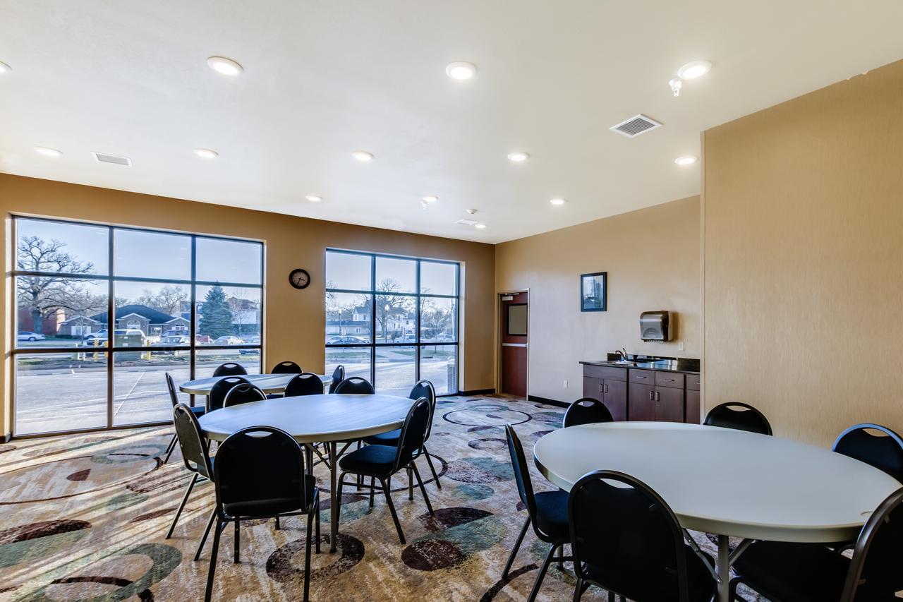 Cobblestone Inn & Suites - Waverly Zewnętrze zdjęcie